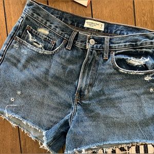 NWOT Abercrombie & Fitch Midrise Boyfriend Short 8/29